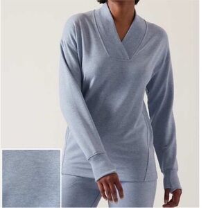 ATHLETA Clarity V-neck Sweatshirt in Heron Blue
Heather Size  xs
